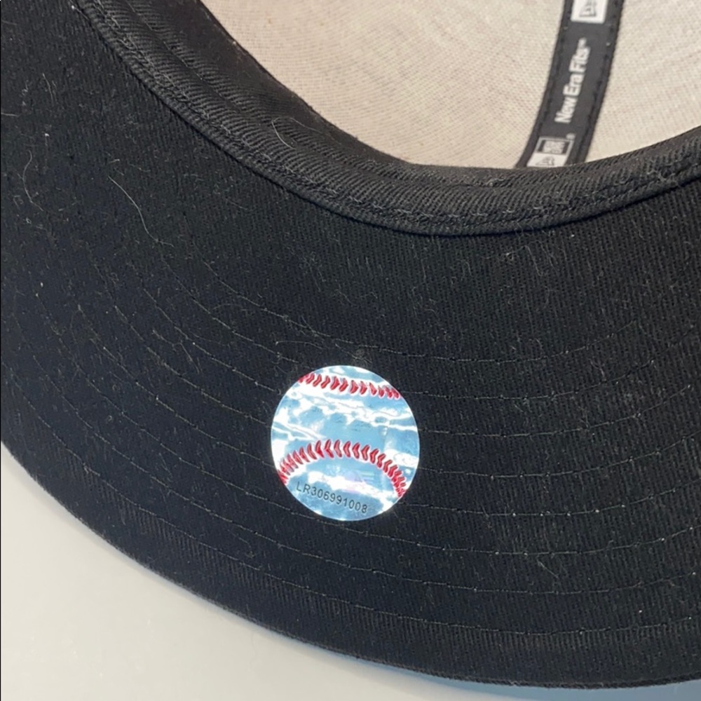 New York Yankees SnapBack. New Era Red,Blk,& wht. - Picture 7 of 7